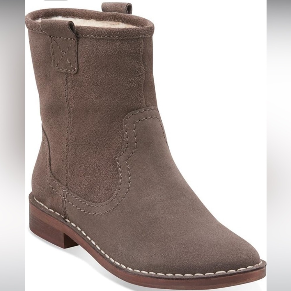 Brand New Clarks Women’s Cabaret Rock suede boots size 9